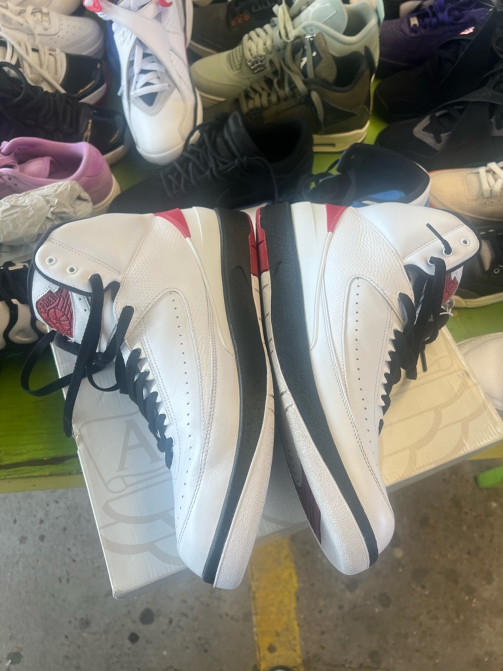 Jordan White Black Red Retro Basketball Shoes Air Jordan 2 Chicago Men Sz 14 - Picture 2 of 10